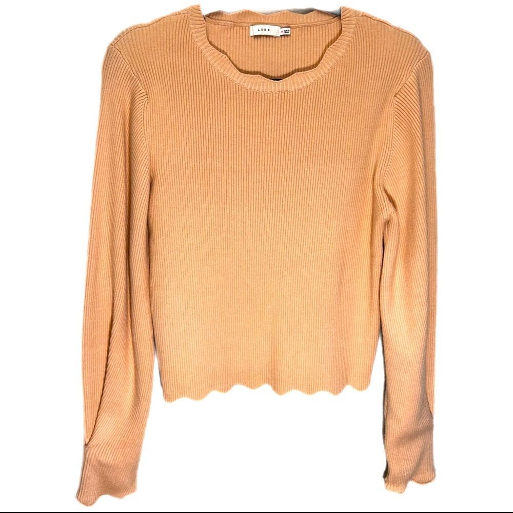 LUSH size Medium Oatmeal Scalloped Ribbed Sweater